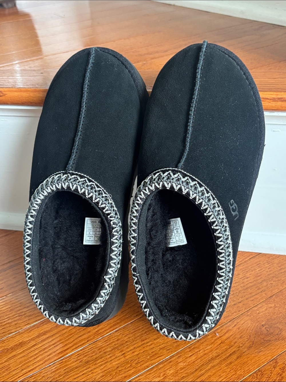 UGG Tasman ll - Black Slip-On Mule Slippers with White and Grey Stitch Trim